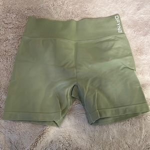 DFYNE scrunch shorts